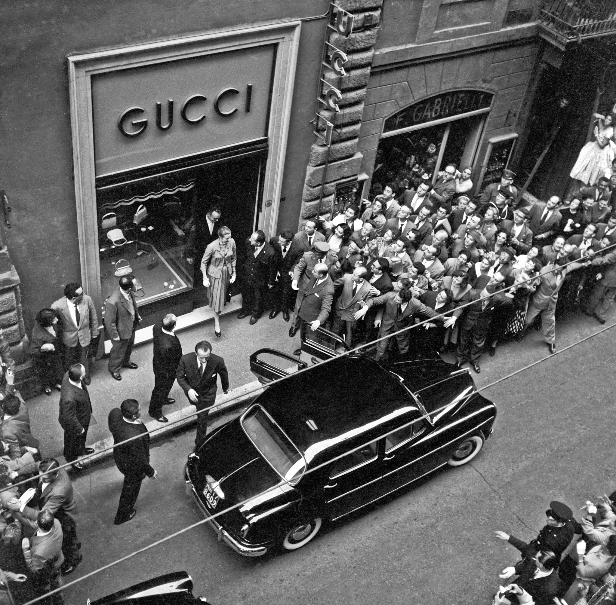 Povestea de succes a magazinelor Gucci