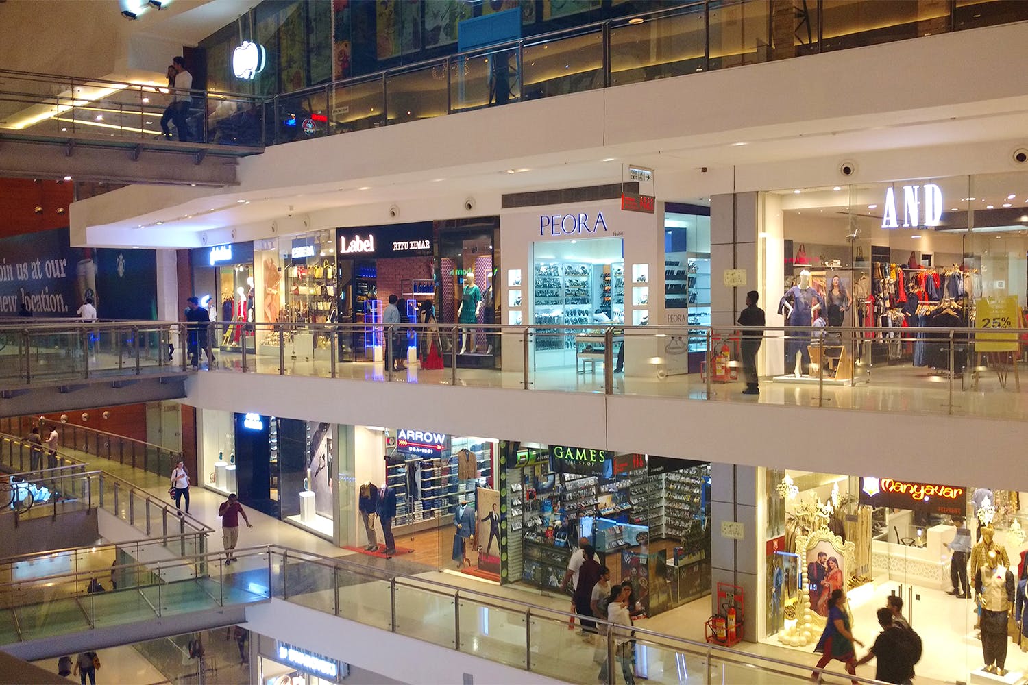 Topul celor mai mari mall-uri din România. Aproape toate se găsesc în București
