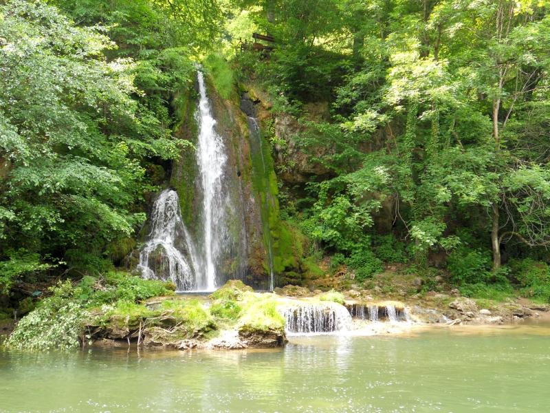 Cascada Vadu Crișului, una dintre cele mai spectaculoase din România