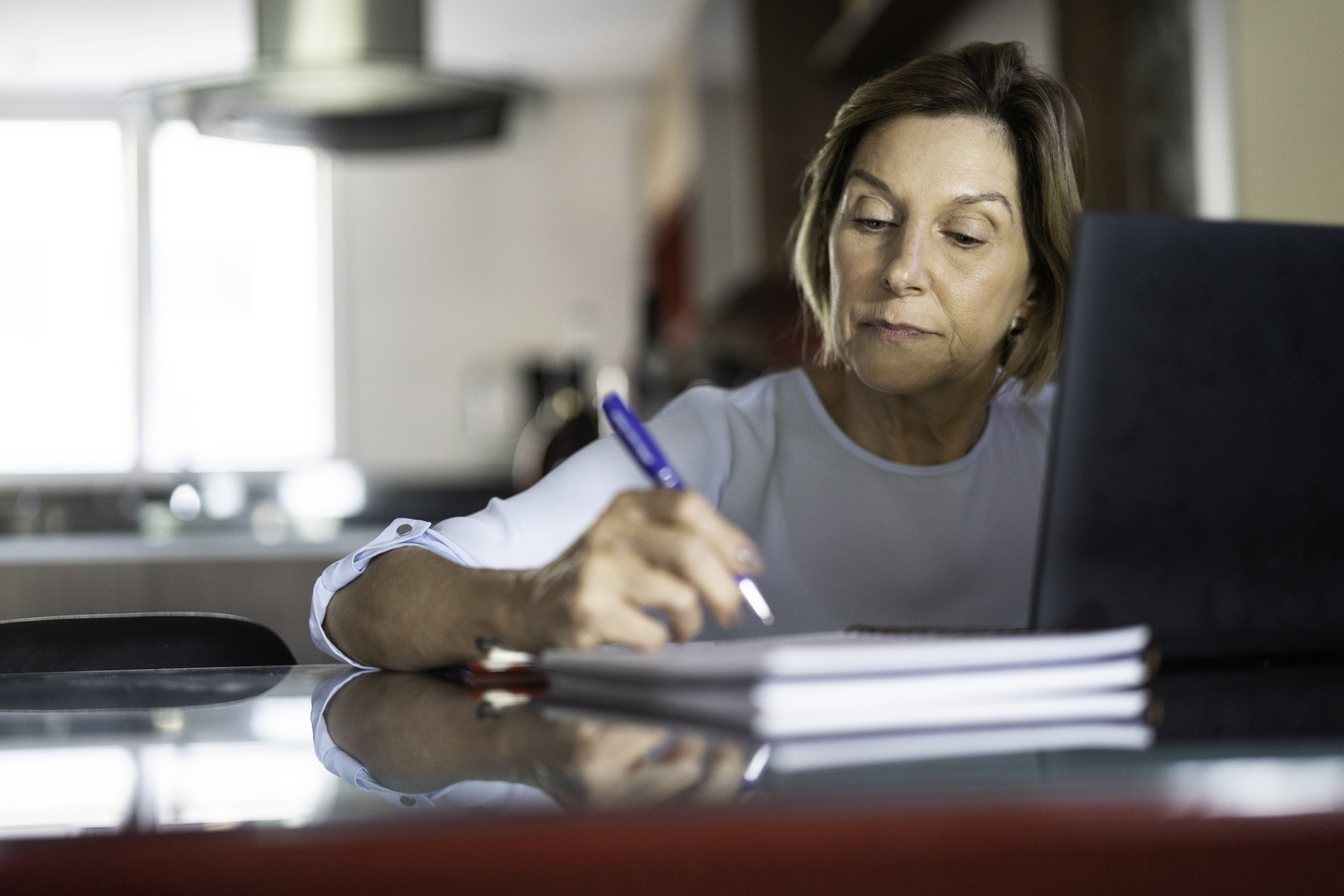 Amendă usturătoare pentru angajatorul care refuză unei femei dreptul de a lucra până la vârsta de pensionare