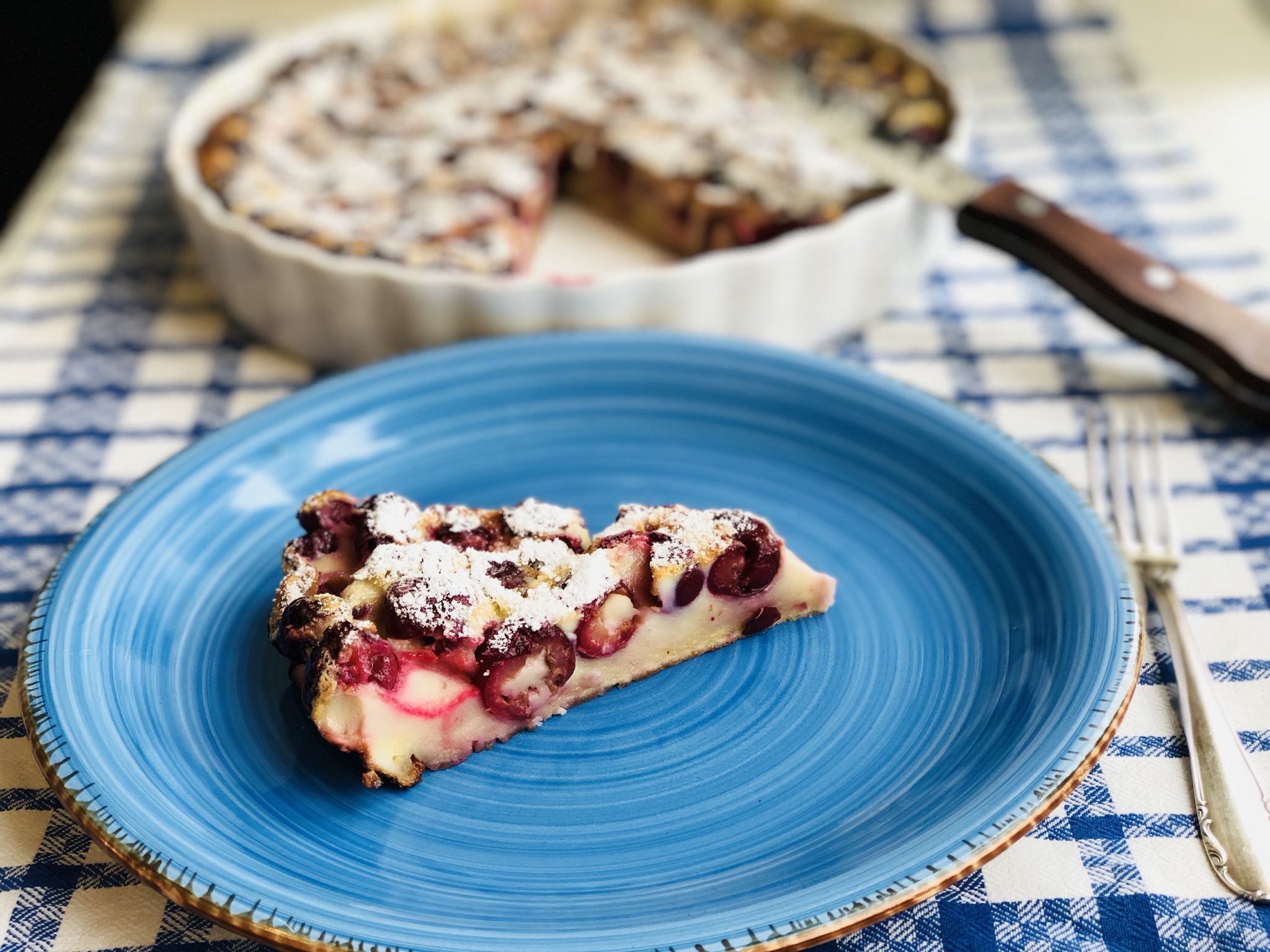 Cea mai buna reteta de clafoutis cu cirese. Desertul perfect pentru zilele de vara