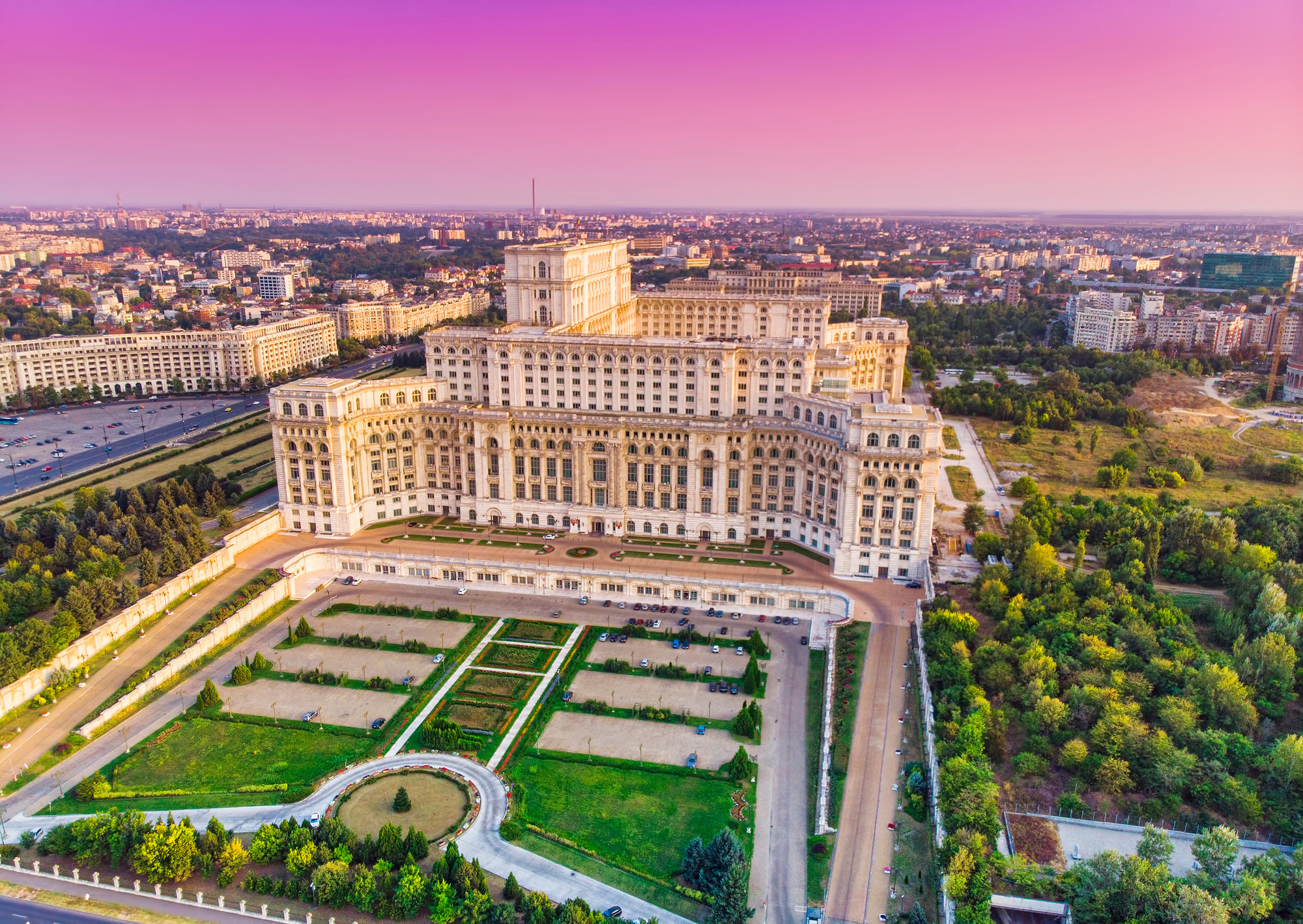 Clădiri simbol din București. Palatul Parlamentului
