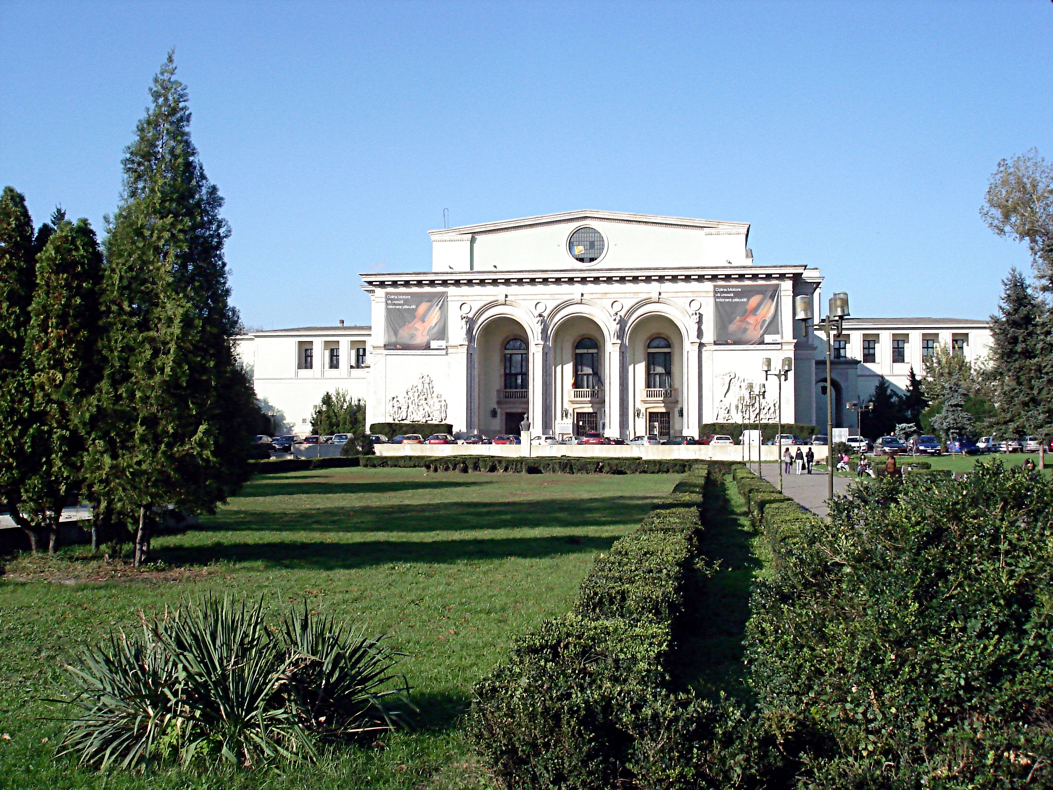 Clădiri simbol din București. Opera Română