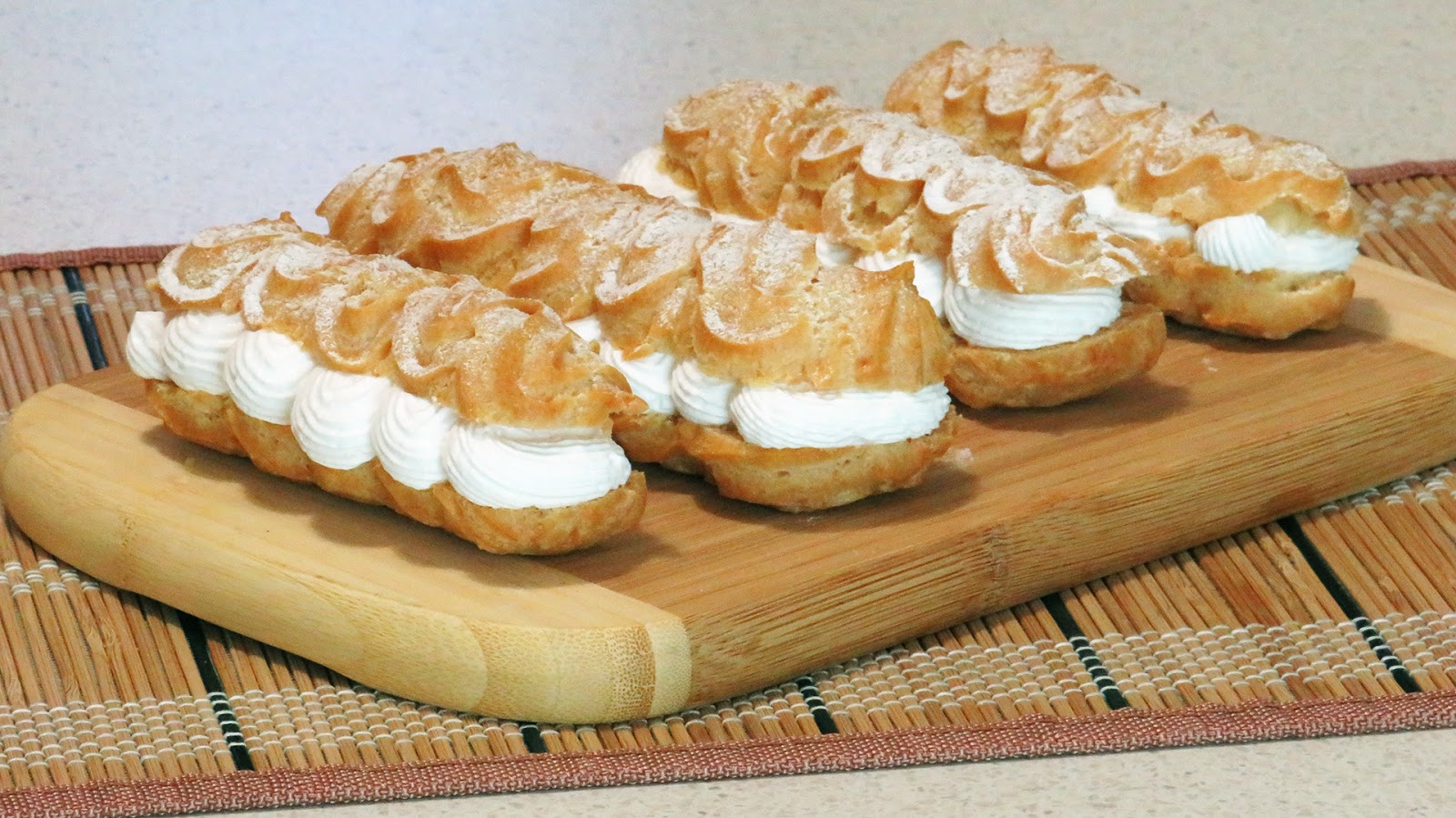 Eclere cu crema de vanilie