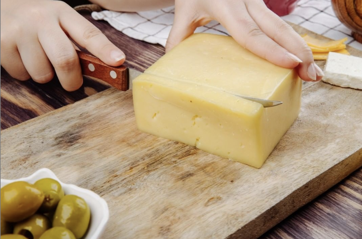 Rețetă de cașcaval de casă. Iată de ce ingrediente ai nevoie de fapt