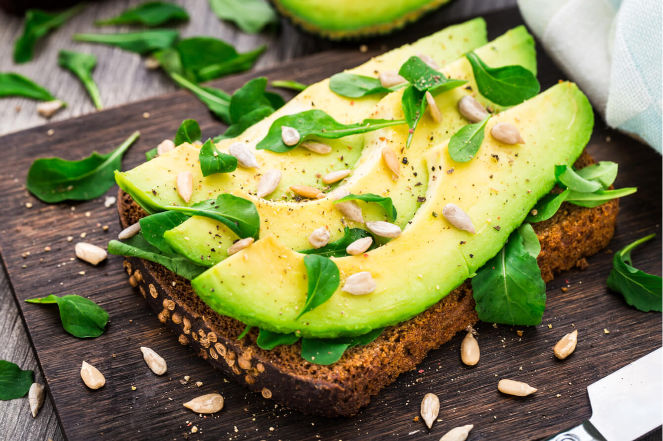 5 tipuri de sandvișuri care merg în combinație cu avocado