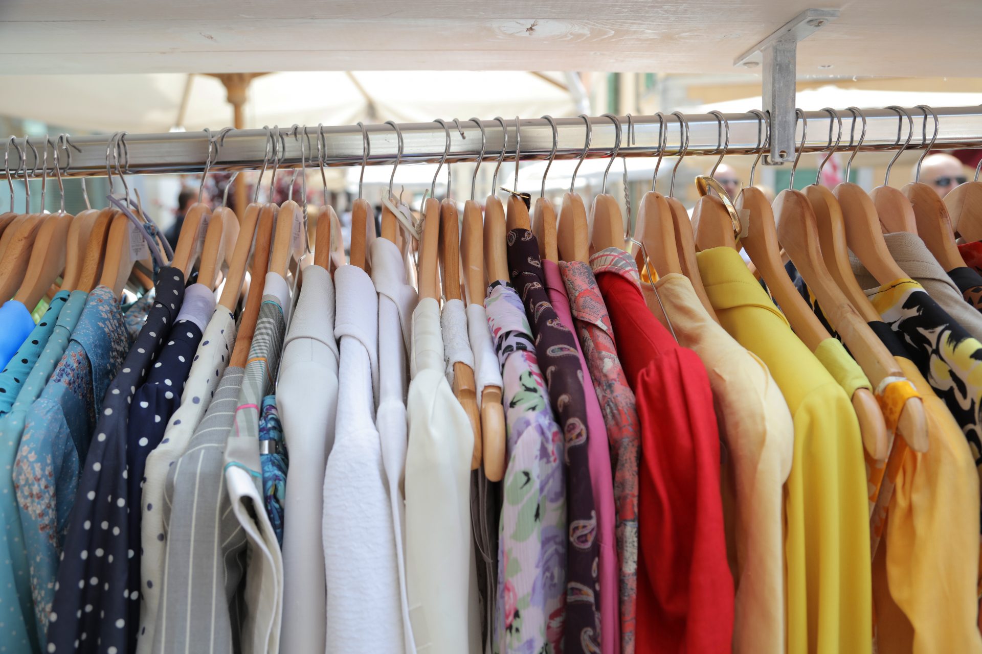 De ce e bine să speli hainele noi, înainte de a le purta. Iată ce spun dermatologii! Sfaturi prețioase