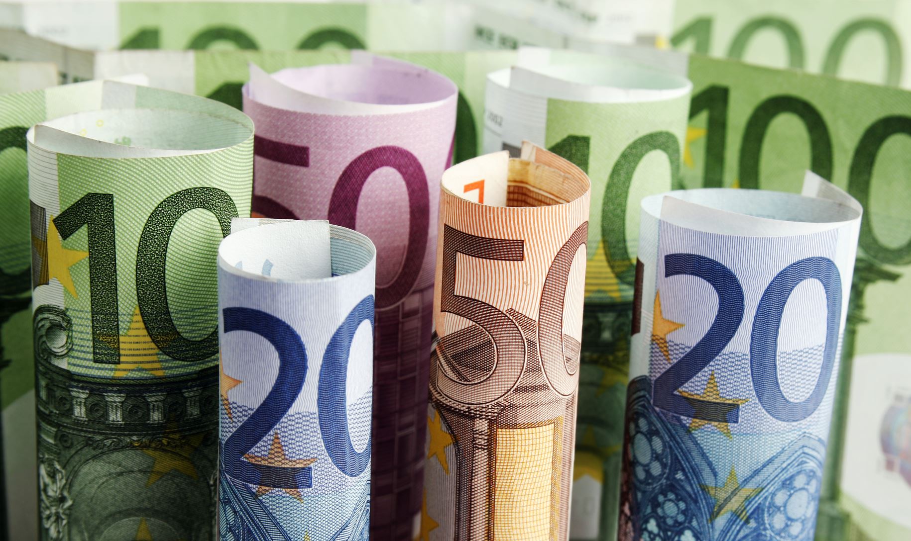 Câți bani se câștigă în Grecia, Bulgaria, România, dar și în alte țări din UE