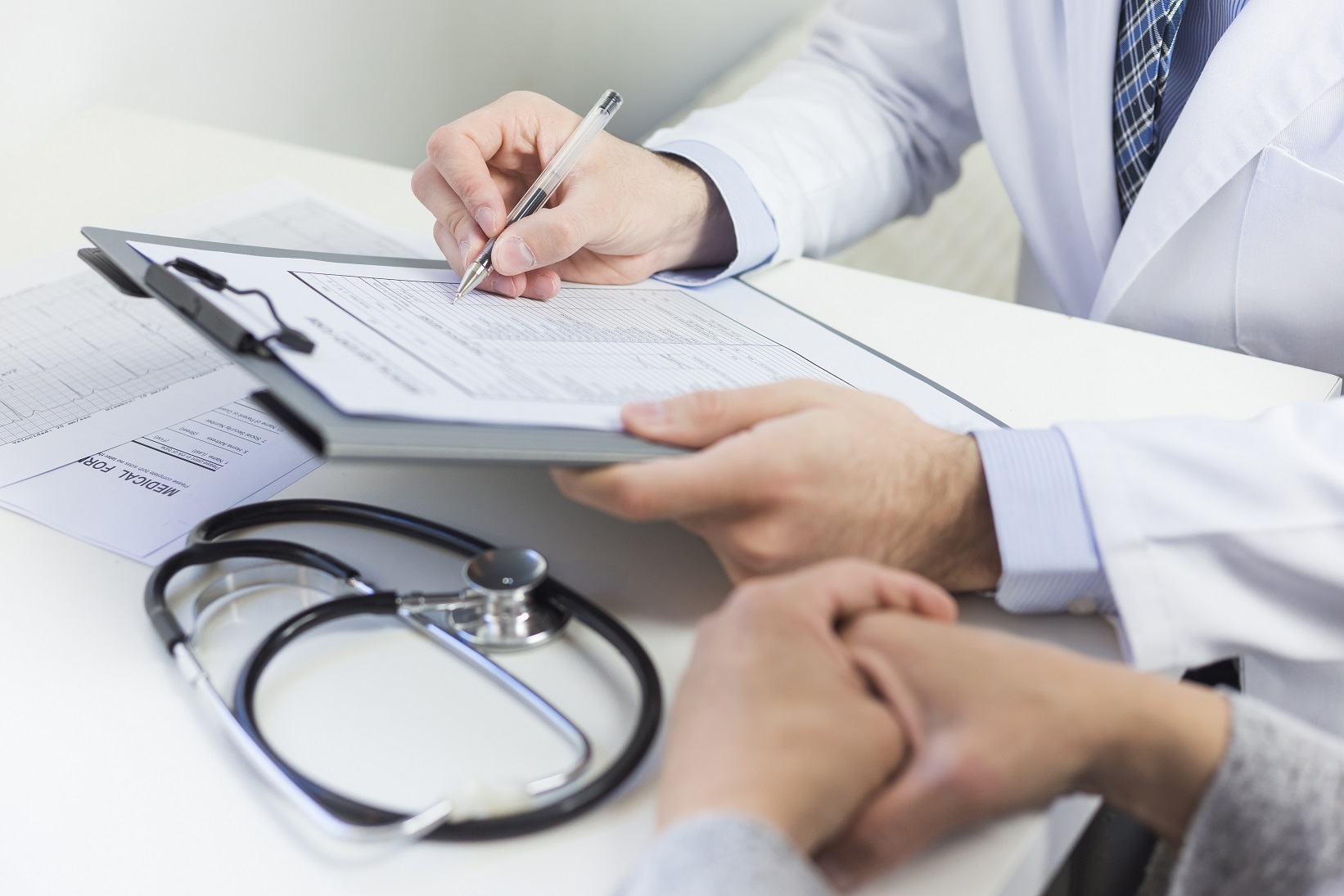 Ce trebuie să știe persoanele care lucrează la mai mulți angajatori, despre concediul medical