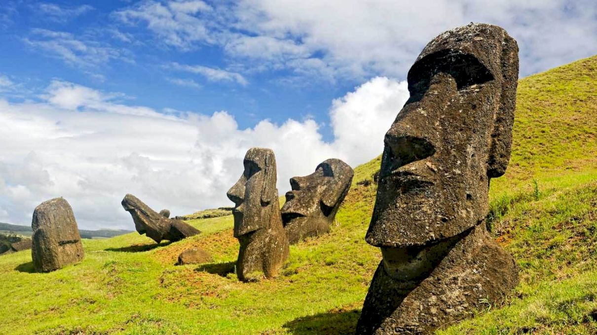 Cele mai frumoase monumente istorice din lume. Moai, Insula Paștelui