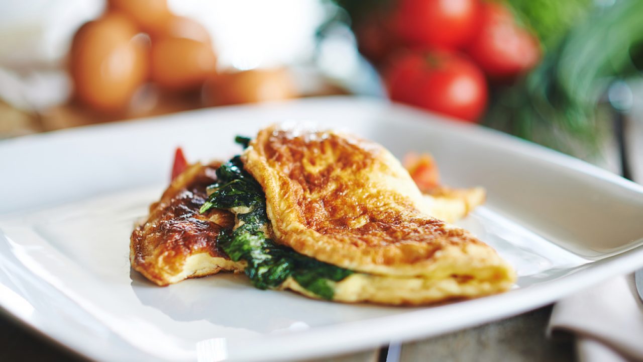Cinci feluri de mâncare pentru micul dejun. Omletă cu spanac