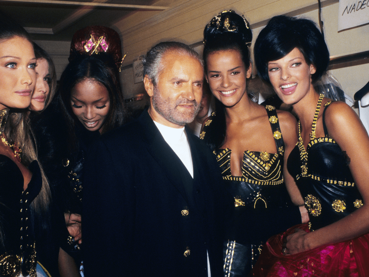 15 iulie, ziua în care Gianni Versace a fost împușcat în fața casei sale. Cine l-a omorât pe marele creator de modă și de ce