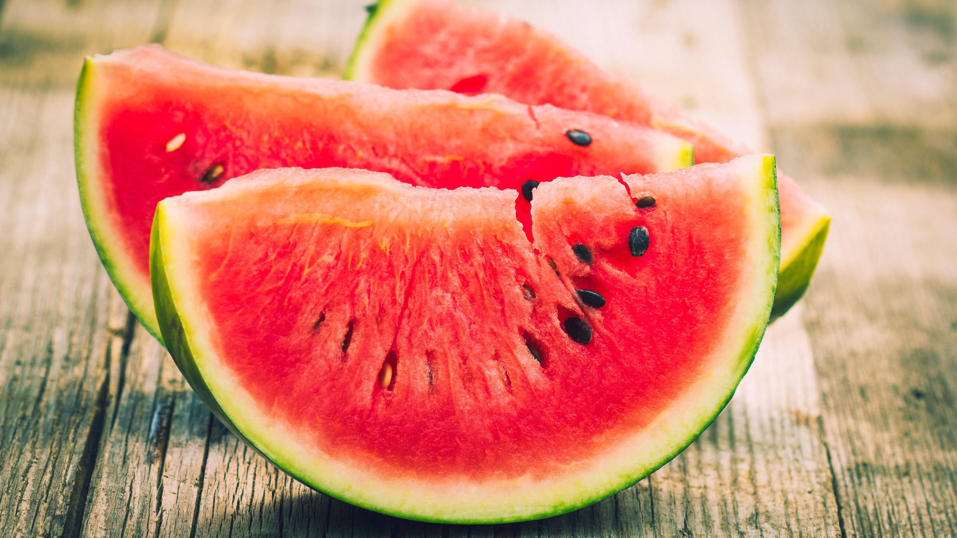 Cum poți să scoți semințele de la pepeni în doar câteva secunde. Metoda cea mai simplă