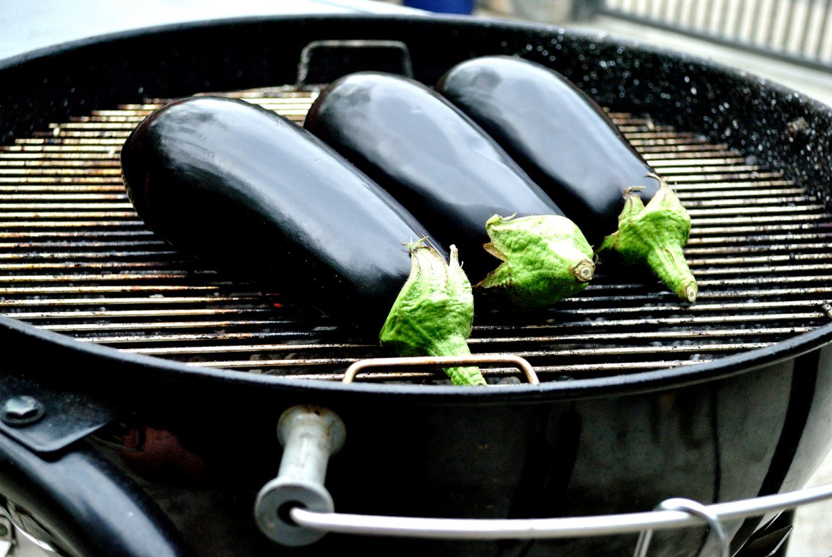 Alege pentru copt vinetele mari, ferme și cu un negru lucios