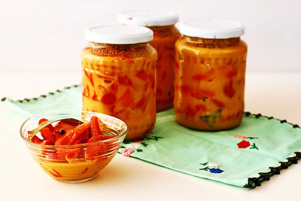 Cum se pun gogoșarii în sos de bulion cu muștar pentru iarnă