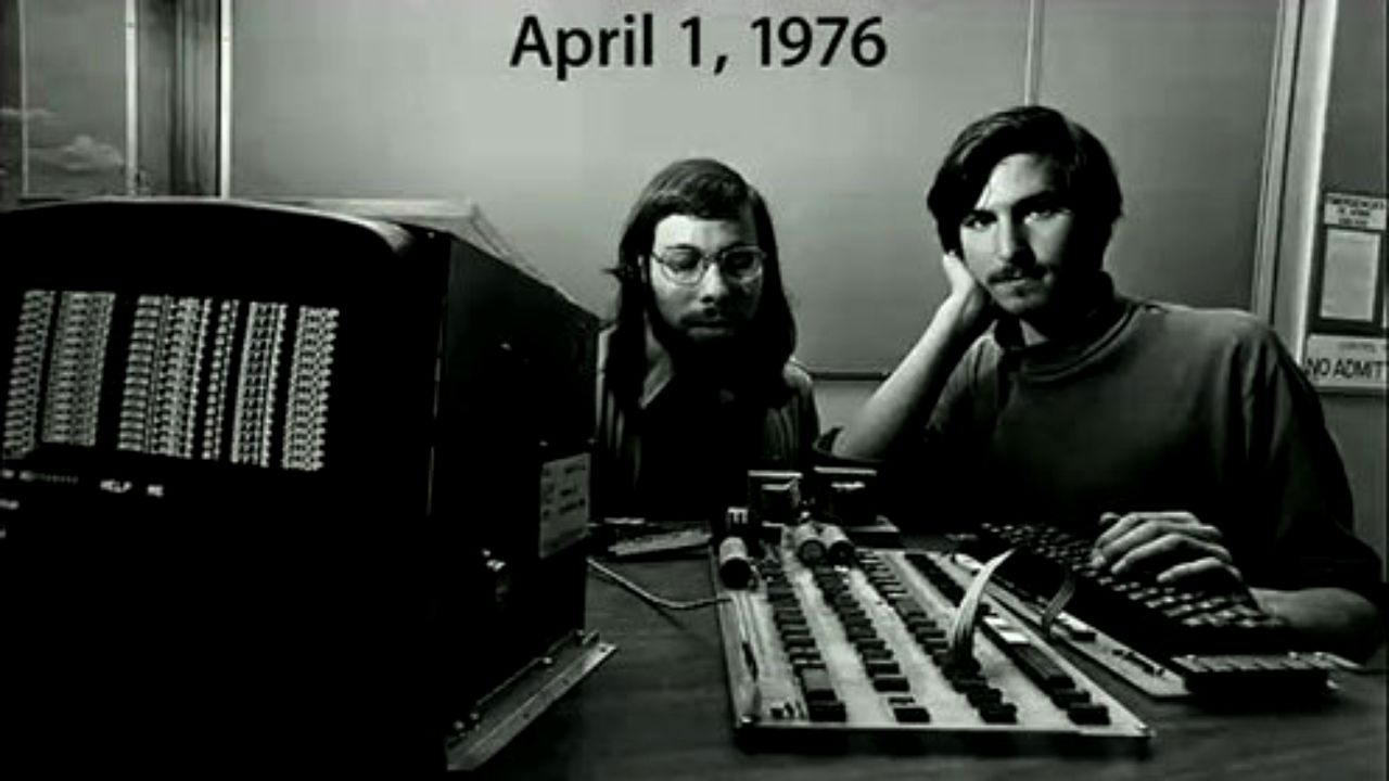 În anul 1976, alături de Steve Wozniak și Ronald Wayne, a fondat Apple