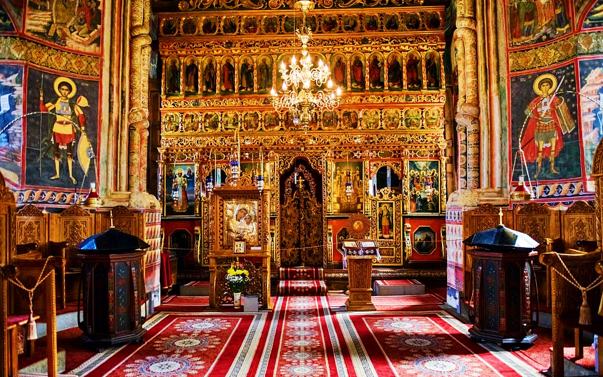 De ce trebuie să vizitezi Mănăstirea Dragomirna. Ce frumuseți ascunde