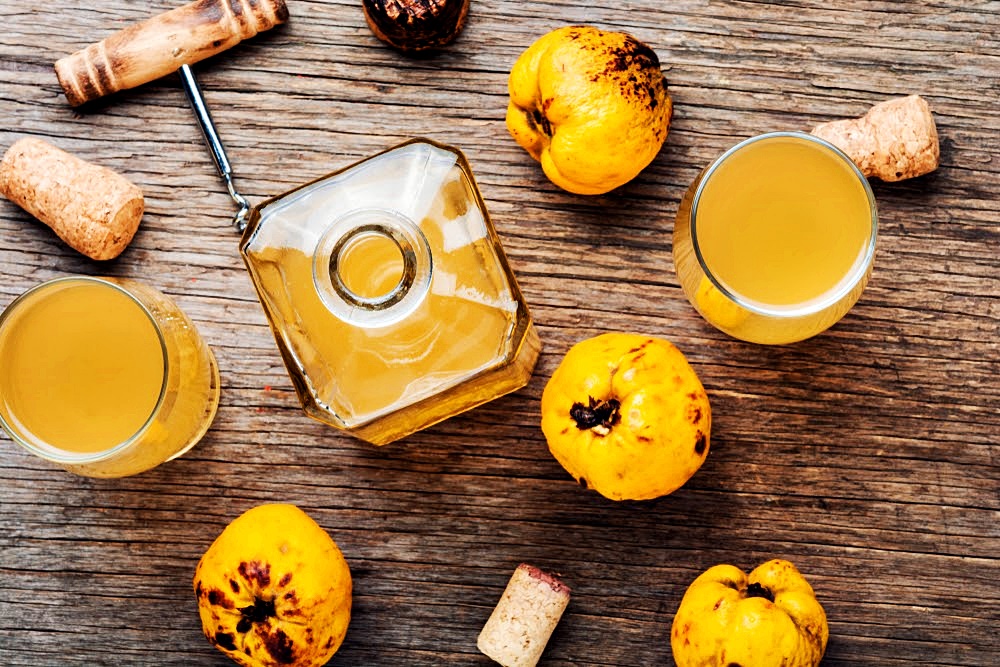 Cum se prepară aromatul lichior de gutui, cunoscut și sub denumirea de gutuiată