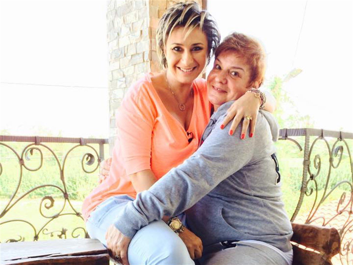 Anamaria Prodan și mama sa