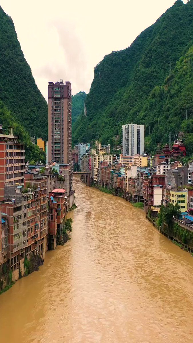 Yanjin, cea mai îngustă așezare din lume