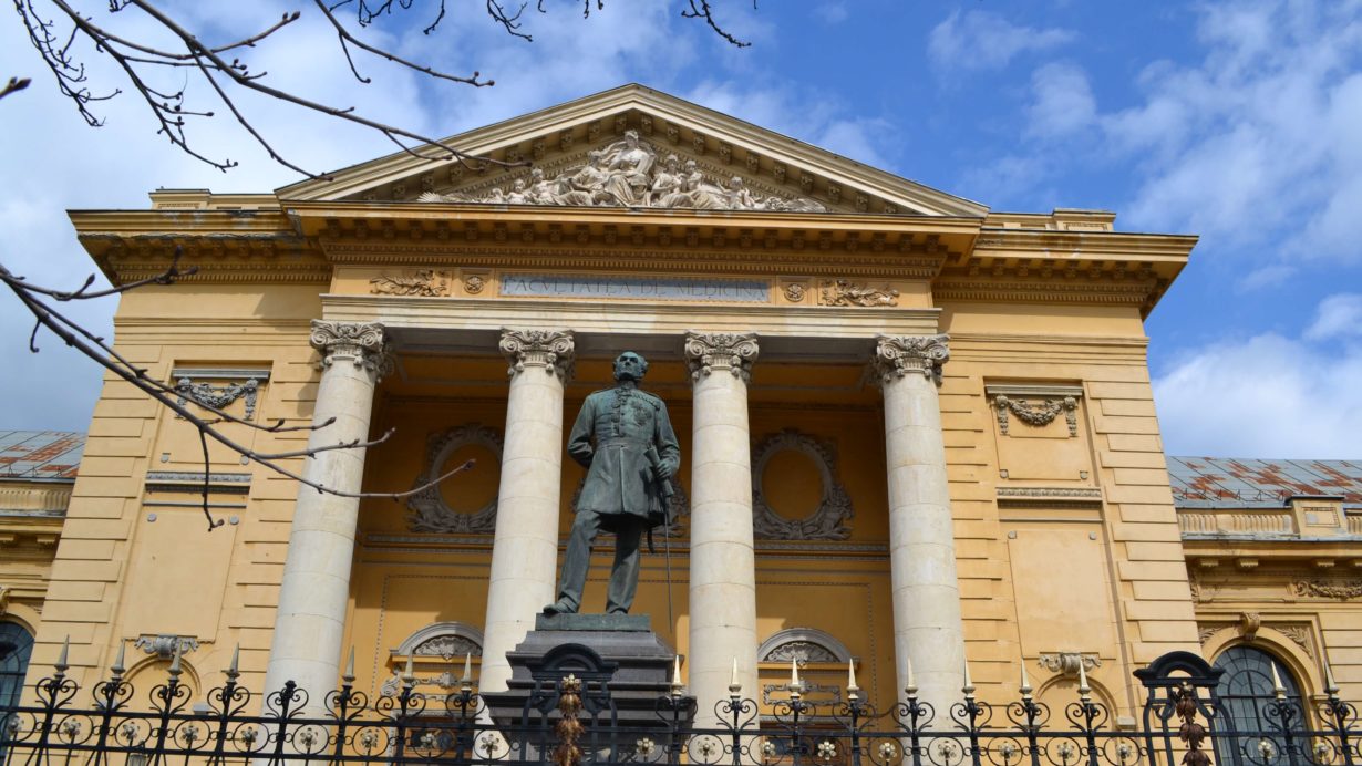 Facultatea de Medicină din București îi poartă astăzi numele
