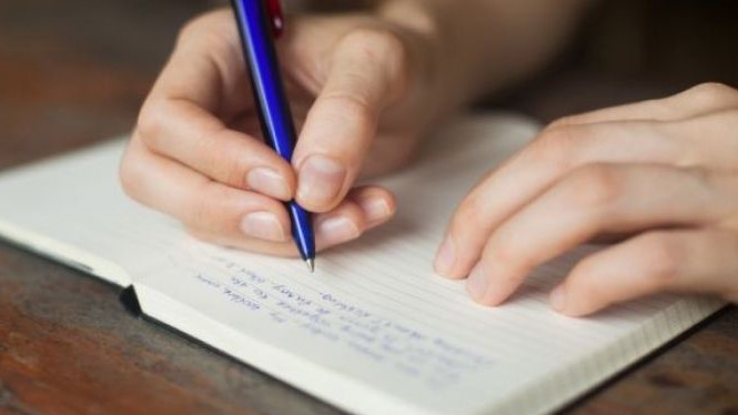 Cum se scrie corect: îmi cer scuze sau îți cer scuze?