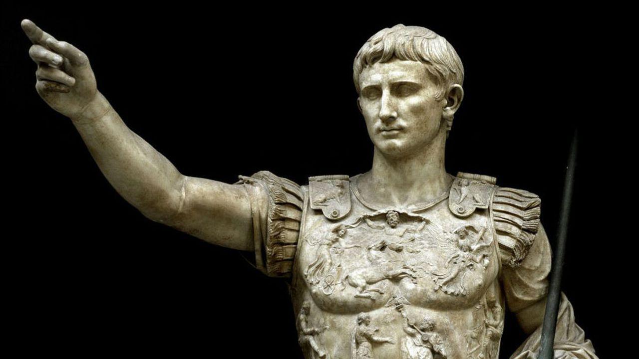 Statuie a lui Iulius Cezar