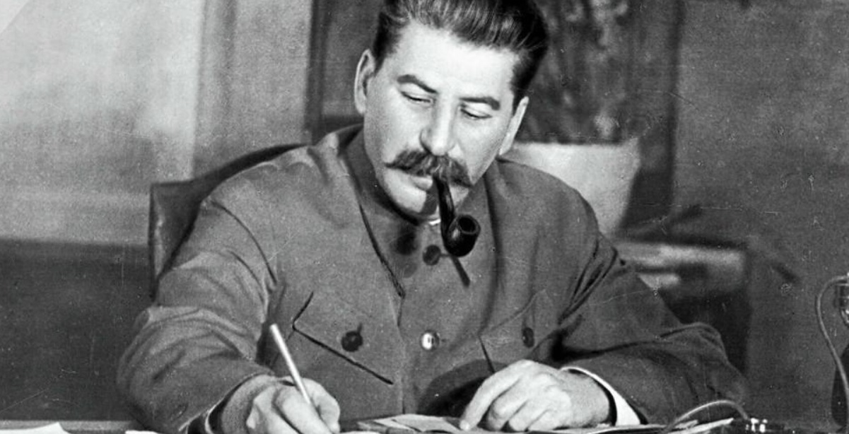 Imagine nemaivăzută cu Stalin. Această fotografie rară surprinde momentul în care dictatorul află că Germania e pe punctul de a cuceri Kievul