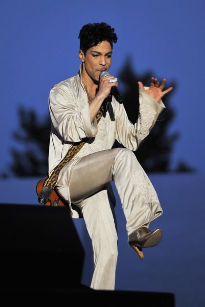 Prince avea peste 3.000 de perechi de pantofi cu toc