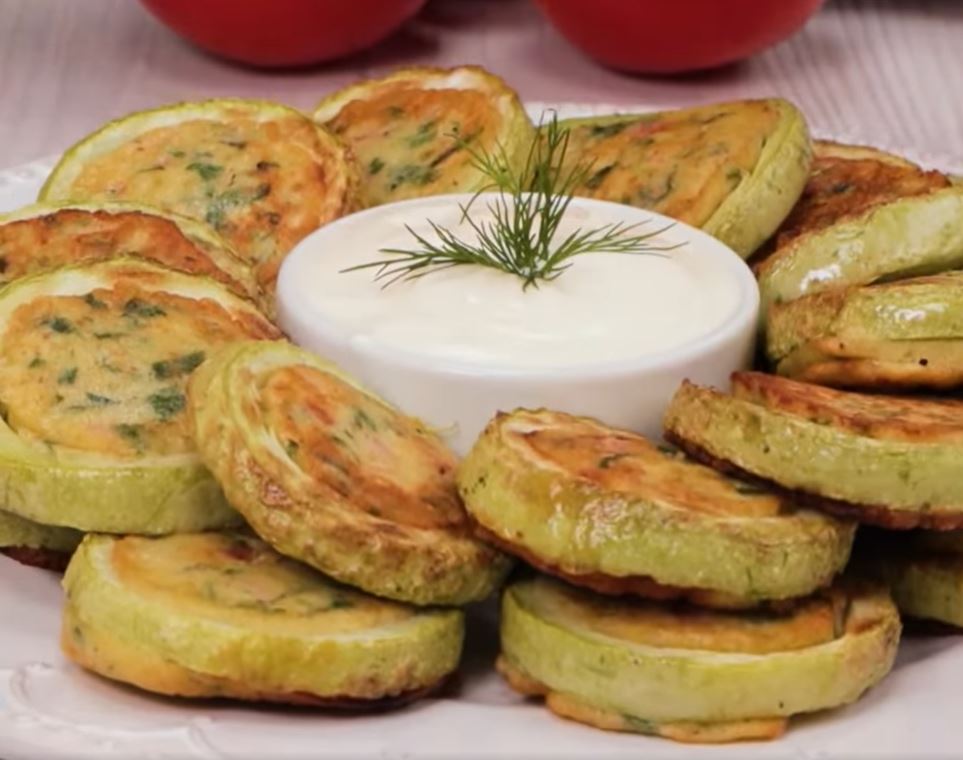 Rețetă de dovlecei cu cârnați și parmezan. Pașii simpli de urmat pentru un preparat incredibil de bun