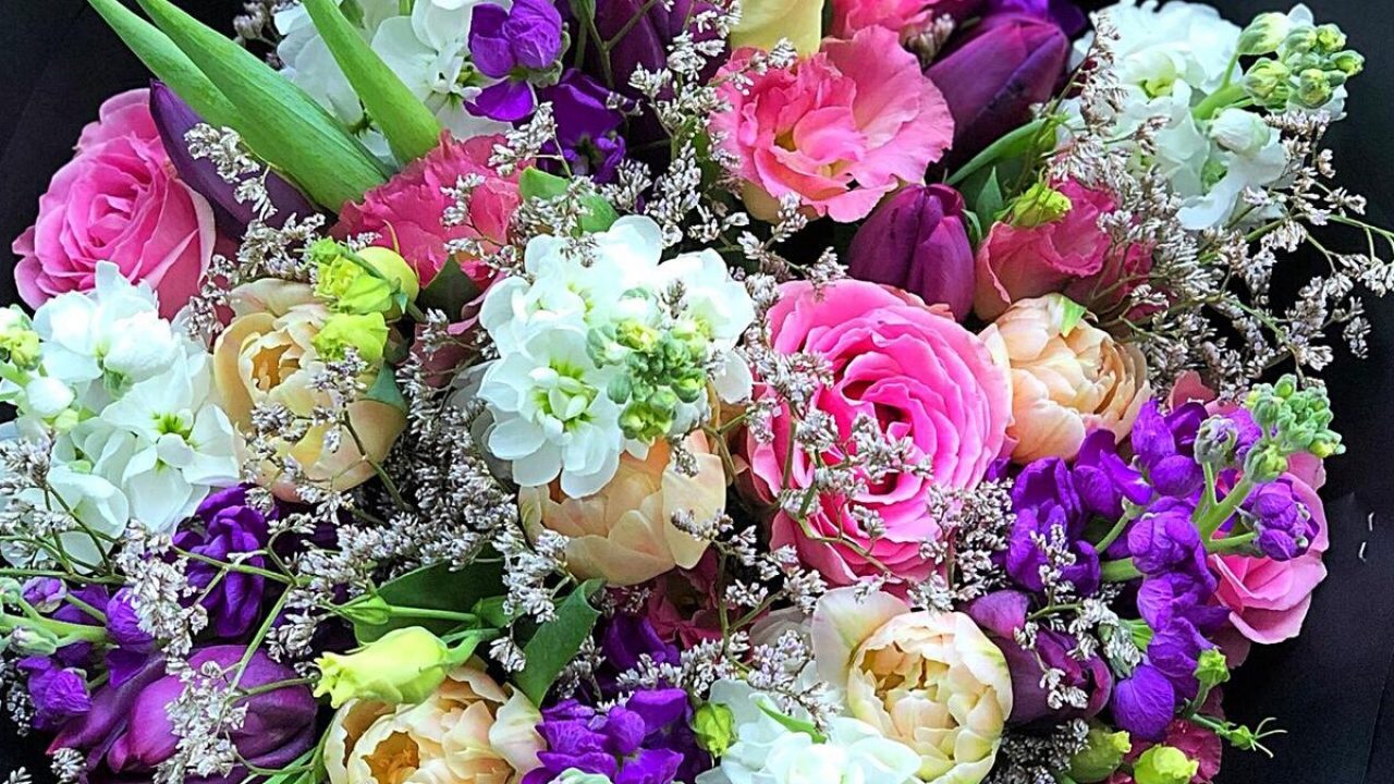 Zece superstiții despre flori și plante. Se spune despre acestea că aduc mult noroc și protejează casa de rele