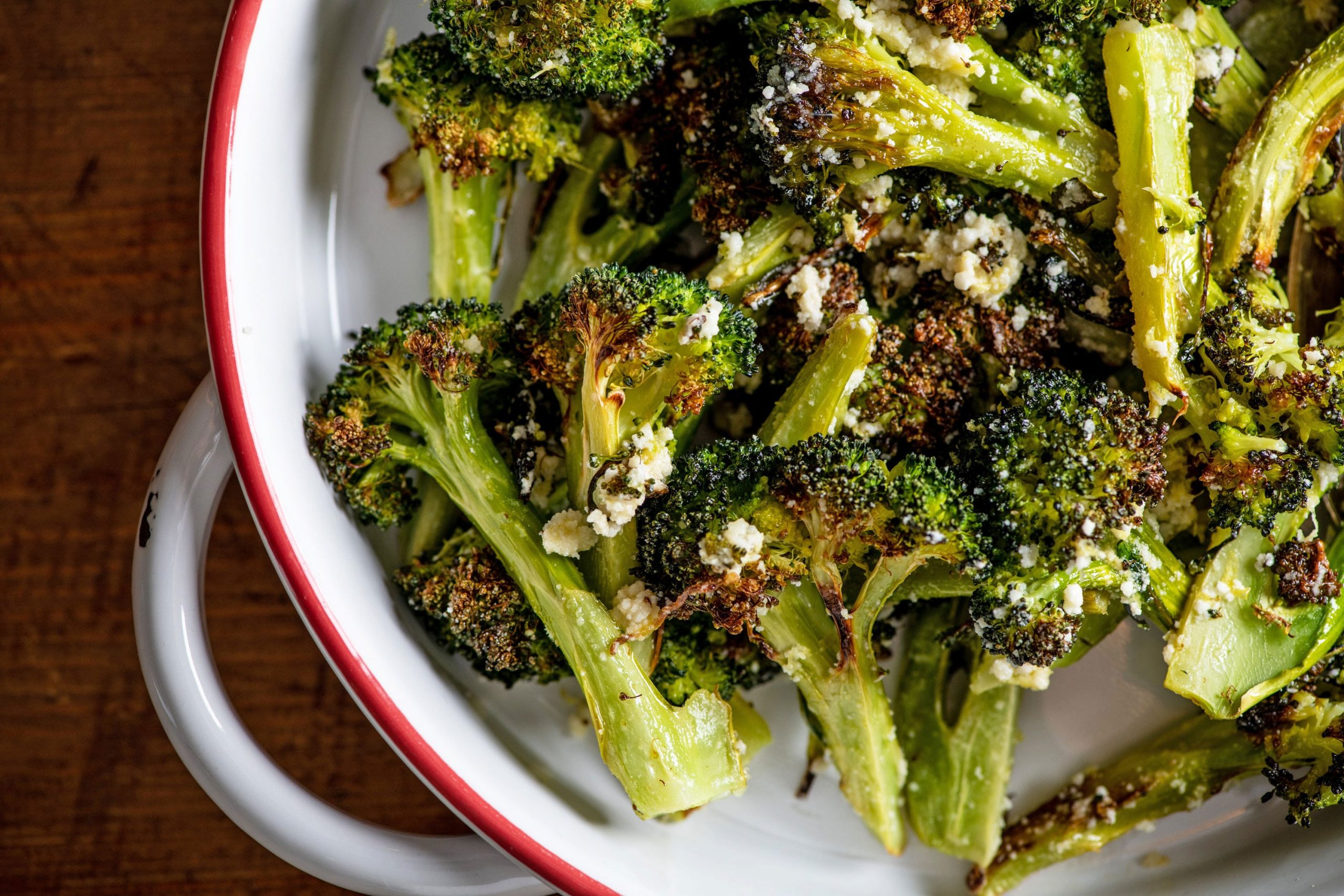 Cât timp trebuie să ții broccoli la cuptor și la ce temperatură