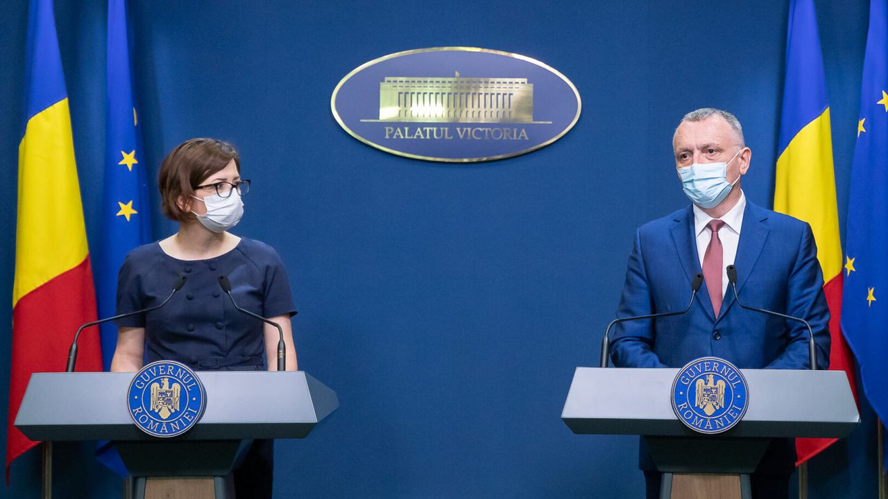 Ministul Sănătății, Ioana Mihăilă, alături de Ministrul Educației, Sorin Cîmpeanu