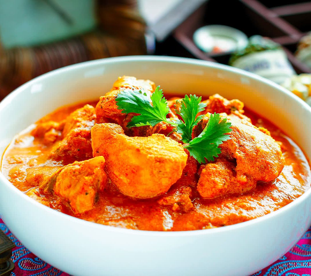 Cum să faci pui indian, una dintre rețetele de bază ale bucătăriei indiene. Se prepară mai ușor decât crezi