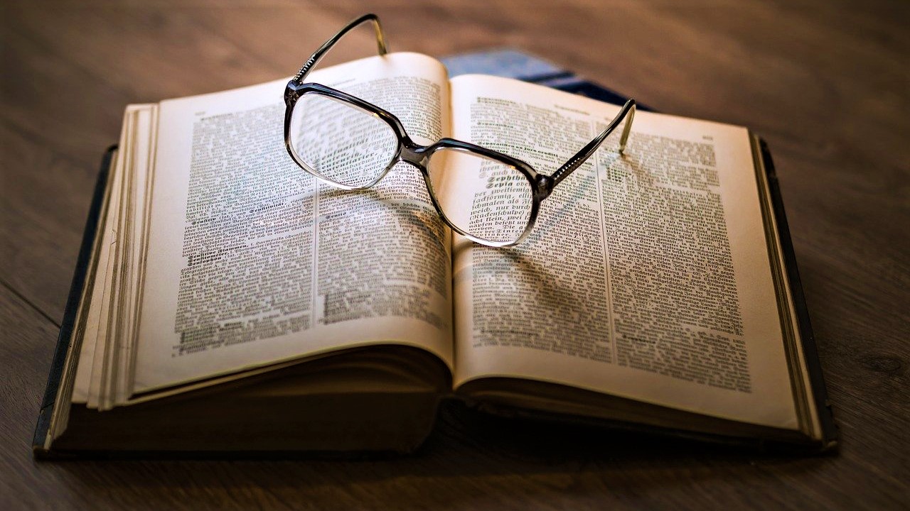 Cum se scrie corect gramatical: servici sau serviciu?