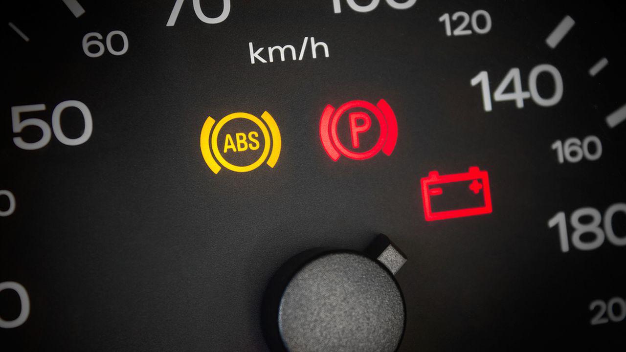 De ce s-a aprins ABS în bord? Ce e bine să știe șoferii în această situație