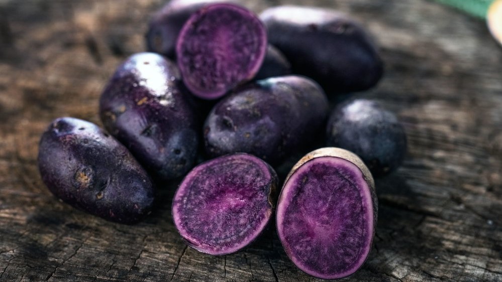 La ce sunt buni, de fapt, cartofii mov. Ce feluri de mâncare poți găti cu ei