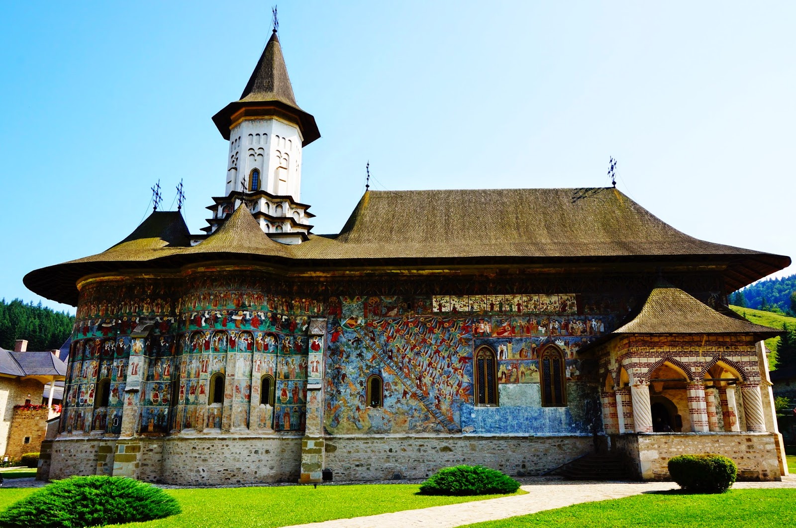 Locații pe care trebuie să le vizitezi în Gura Humorului. Mănăstirea Sucevița