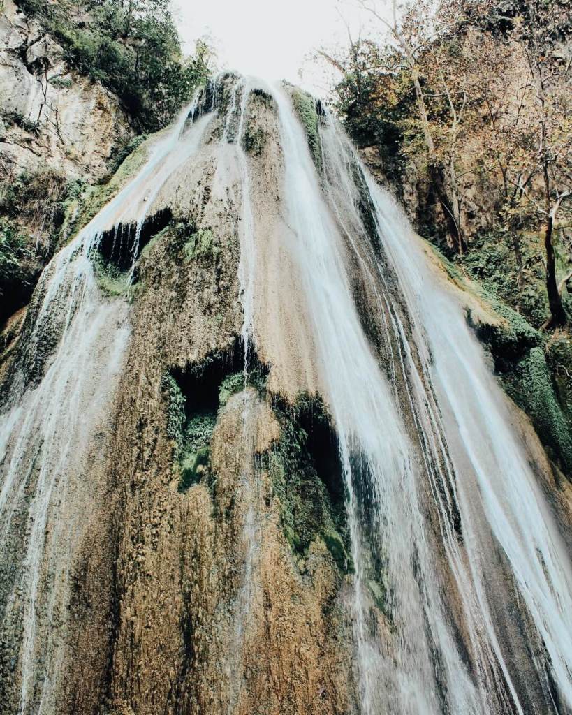 Locuri spectaculoase din Mexic. Cascada Cola de Caballo