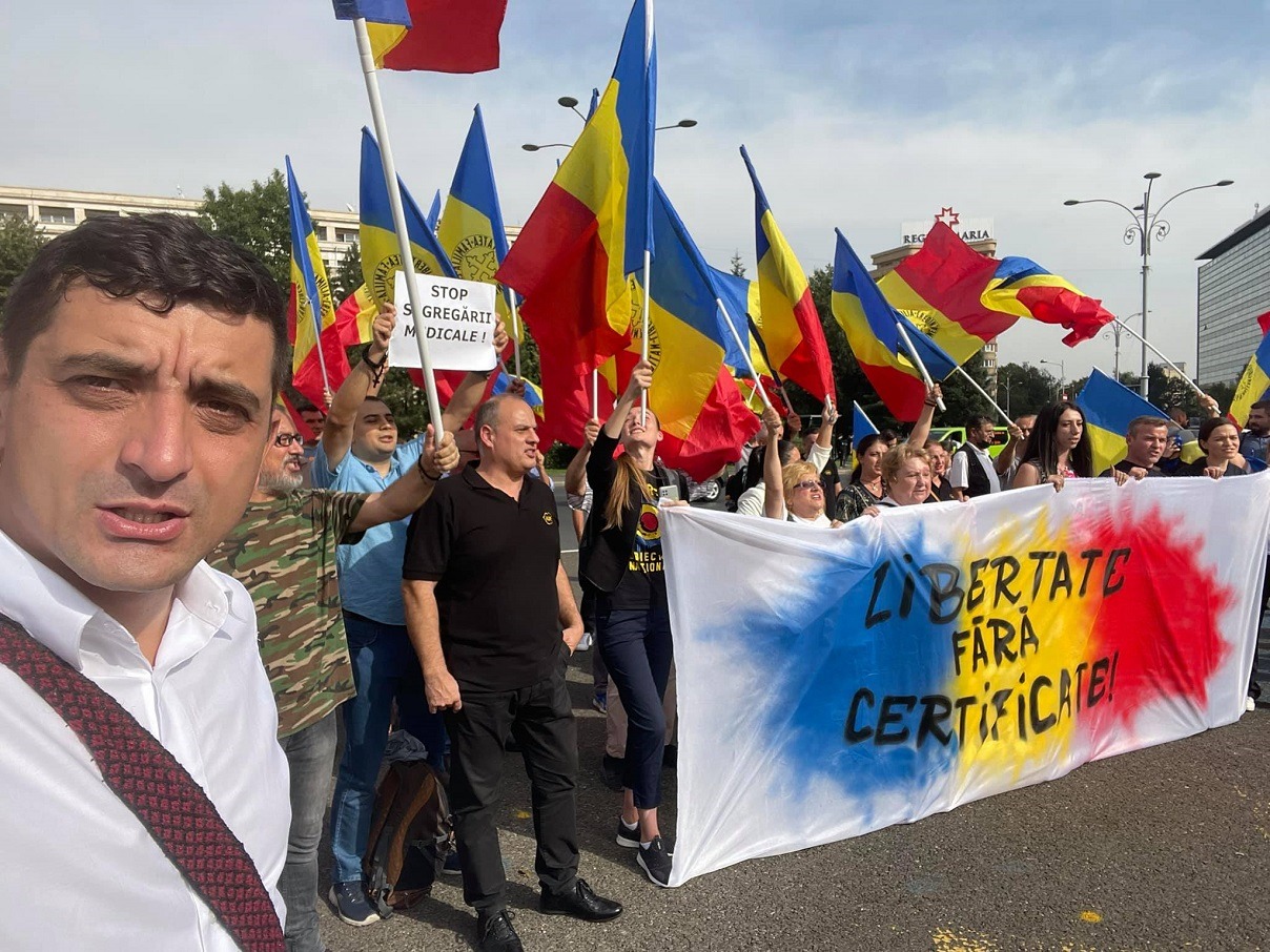 Protest AUR în Piața Victoriei împotriva certificatelor verzi Covid