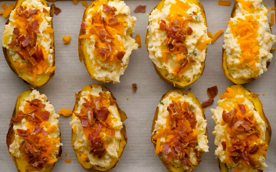 Rețetă simplă și delicioasă de cartofi la cuptor cu bacon