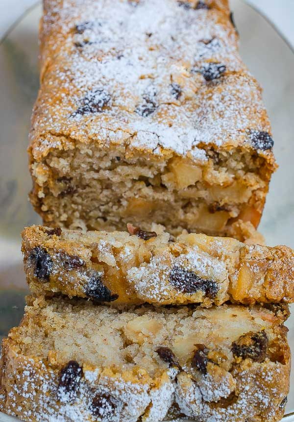 Rețete delicioase cu gutui. Chec de post cu gutui și stafide