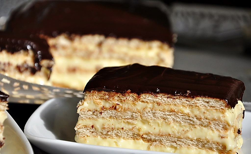 Cel mai bun tort din budincă și biscuiți. Mod de preparare și ingrediente