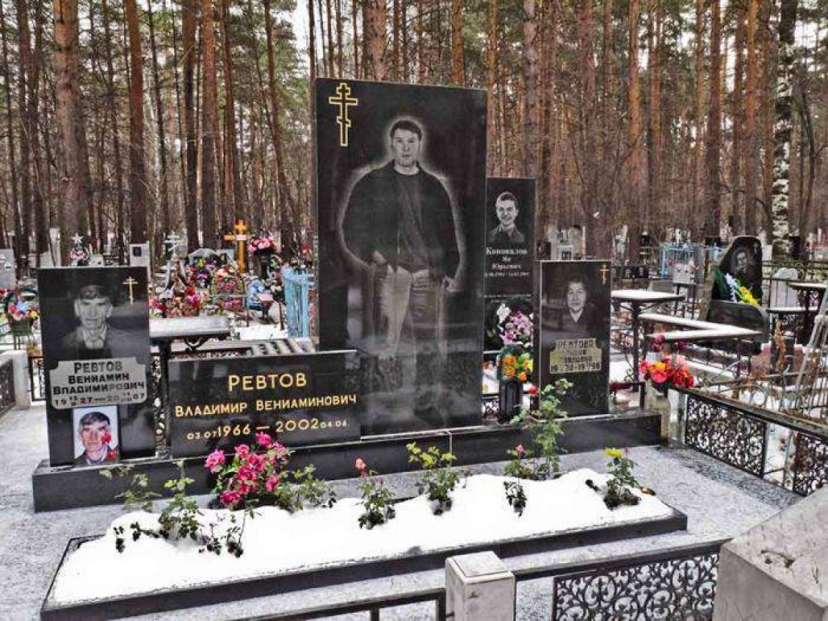 Cimitirul extravagant al mafioților din Rusia. Cum își arată gangsterii bogăția și puterea, chiar și după moarte. Imagini incredibile