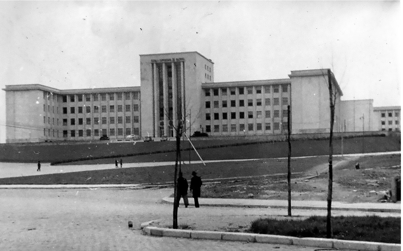 Şcoala Superioară de Război, cunoscută astăzi ca Academia Militară sau Universitatea Naţională de Apărare Carol I
