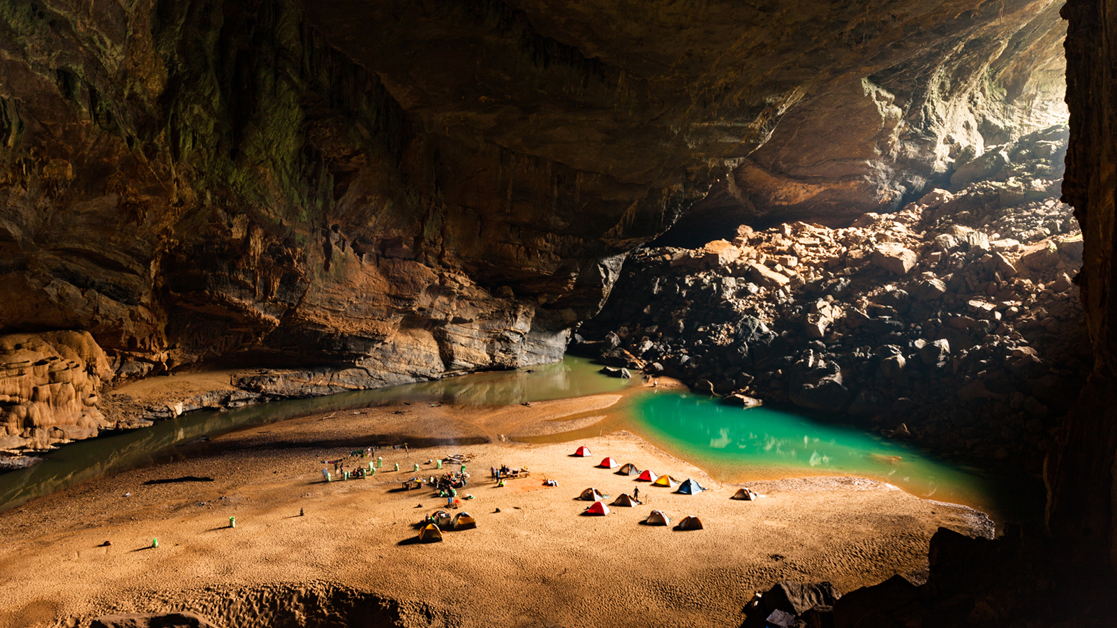 Hang Son Doong, cea mai mare peșteră din lume