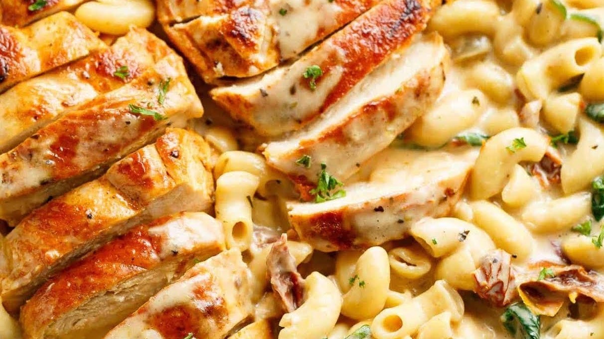 Pui crocant cu paste și brânză. Rețeta pe care Harry și William o adoră. Cum o poți prepara chiar la tine acasă