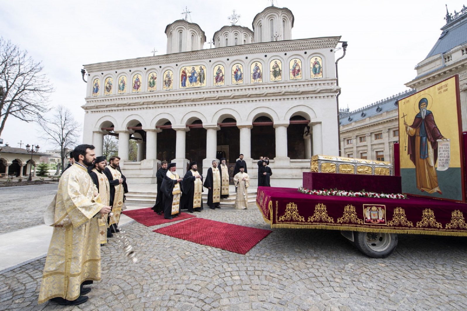 Racla cu sfintele moaște la Catedrala Patriarhală