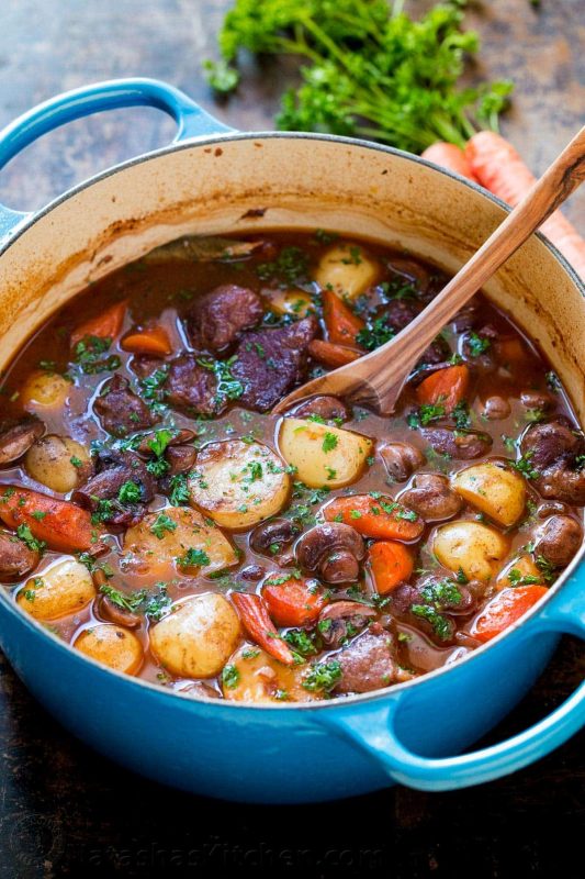 Rețetă de tocană de oaie la ceaun. Cum se prepară și ce ingrediente sunt specifice