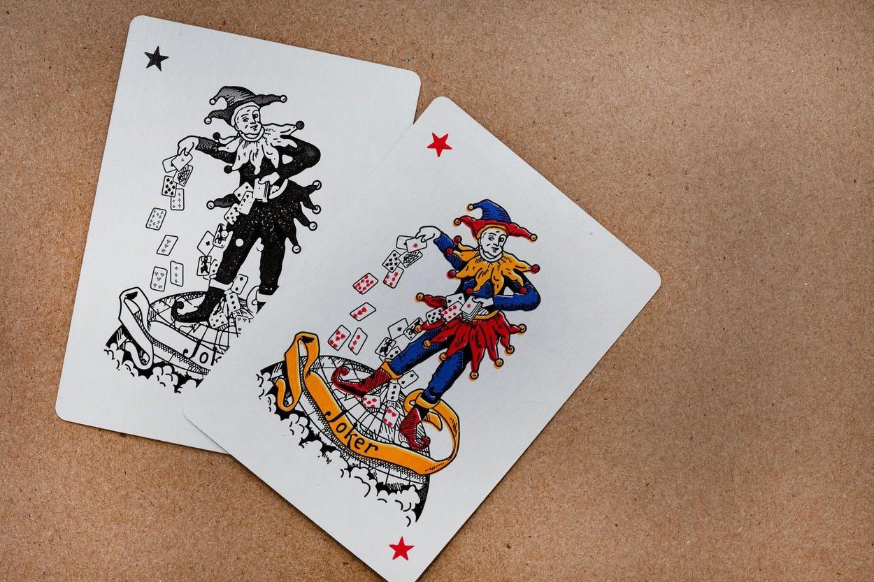 Când și cum a apărut Jokerul în pachetul de cărți. Detalii mai puțin știute